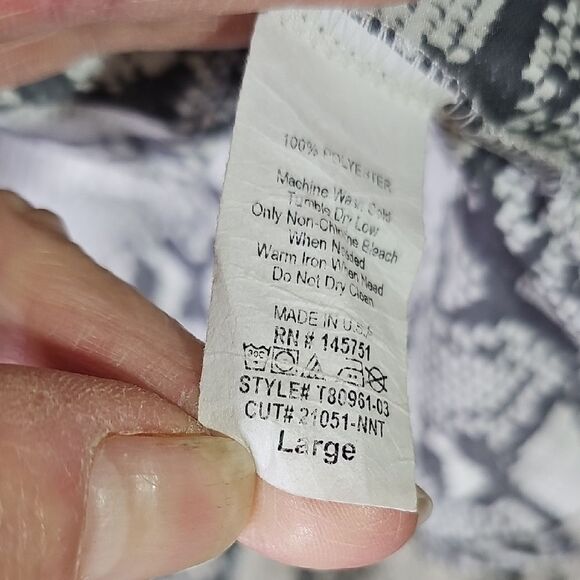 Set Top and Skirt NWT Snakeskin Print Black and Gray Size Large - Picture 6 of 8